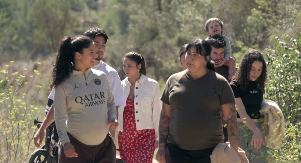 ⏳D'aquí uns minuts, <a href="/som3cat/">3Cat</a> 

"Mãe vol dir mare"

El record de les filles que li van prendre l'ha torturada sempre: no sap què se'n va fer ni on van anar a parar. Vint anys després, descobreix que elles l'estan buscant i que volen veure-la #Mare3Cat

🔗som3cat.video/SF-Mae