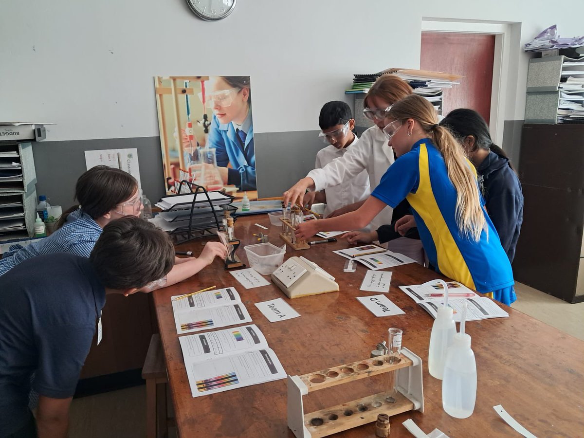 ScienceFernhill's tweet image. Chromatography and poison analysis now in the chemistry lab @FernhillSchool #EverydayisOpenDay