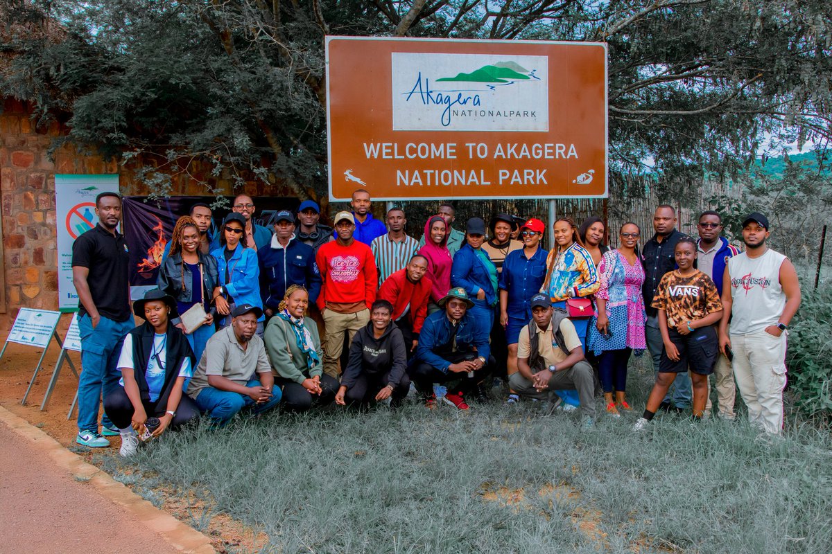 DORE UKO #VISITKAYONZA yagenze.

Hari kuwa 6 Taliki 10-05, nibwo gahunda ya #VisitKayonza yari iteganyijwe maze hagasurwa Park Akagera nka hamwe mu hantu nyabura hari muri KAYONZA, hari hashize ukwezi kurenga iyi gahunda yaramenyeshejwe abantu nabo baritabiriye mukwiyandikisha...