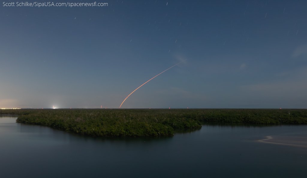 SchilkeScott's tweet photo. Still recovering from knee replacement. Here is record breaking (from 200 miles away #MarcoIsland #Goodland #Florida) #SpaceX #Starlink 6-83 fleet leader B1067 with 28 flights & landings. After four days the clouds finally left to capture history. 1:02 AM LC-39A 5-13-25 https://t.co/xpEEUFG9Bq