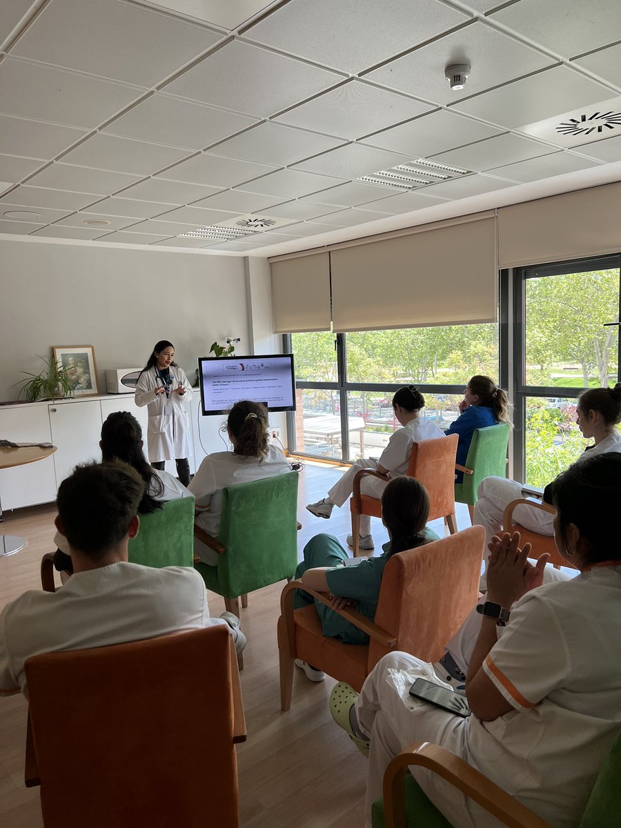 Lagunahospital's tweet photo. En el #DiadelaEnfermeria hemos organizado una formación sobre #delirium, un síntoma que afecta a muchos pacientes con #enfermedades #avanzadas. Gracias a todos los profesionales que acompañáis en los momentos de mayor vulnerabilidad @AECPAL_ @secpal_ #cuidadospaliativos https://t.co/INasF9PMaG