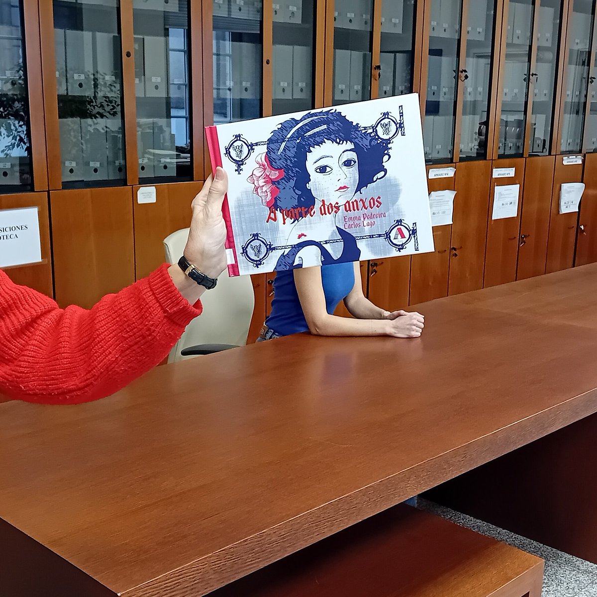 bibliodacoruna (@bibliodacoruna) on Twitter photo #BookFaceFriday #LetrasGalegas2025
📖"A parte dos anxos", de Emma Pedreira e Carlos Lago <a href="/carloslagowork/">CARLOS LAGO | AI</a>, de <a href="/airaeditorial/">Editorial Aira</a>
🔁Dispoñible na Biblioteca Provincial coa sinatura GAL C 45
🤔E ti, que vas ler en galego esta finde? #BookFaceFriday #LetrasGalegas2025
📖"A parte dos anxos", de Emma Pedreira e Carlos Lago <a href="/carloslagowork/">CARLOS LAGO | AI</a>, de <a href="/airaeditorial/">Editorial Aira</a>
🔁Dispoñible na Biblioteca Provincial coa sinatura GAL C 45
🤔E ti, que vas ler en galego esta finde?