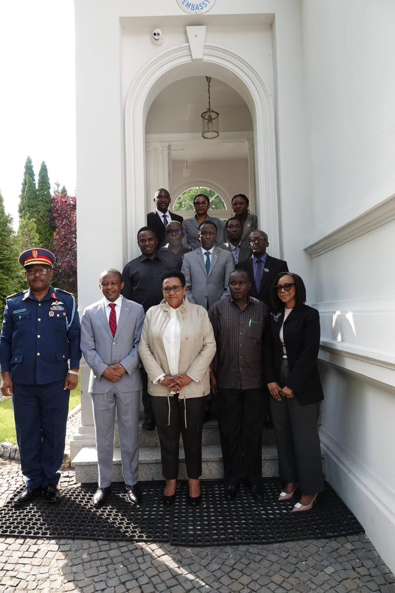 Tumepata heshma kumpokea Ubalozini <a href="/UbaloziGermany/">Tanzania Embassy | Germany</a>  Mhe. Dkt. Stergomena Lawrence Tax (Mb), <a href="/DrTaxs/">Dr. Stergomena Lawrence Tax</a> Waziri wa Ulinzi na Jeshi la Kujenga Taifa wa Jamhuri ya Muungano wa Tanzania.

Mheshimiwa Waziri Tax yuko Ujerumani kushiriki Mkutano wa Mawaziri wa Nchi zinazoshiriki Operesheni