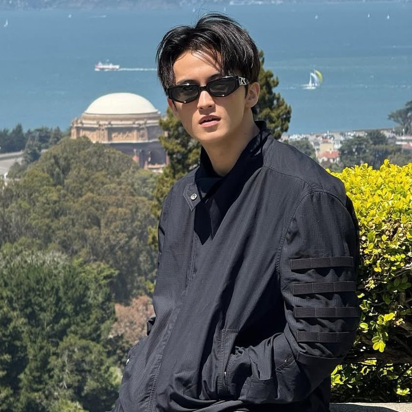 markmoIo's tweet photo. dia paham klo bareface dia adalah titik dimana dia bener-bener PLEK GANTENG MUTLAK https://t.co/NgvPxcOPpC