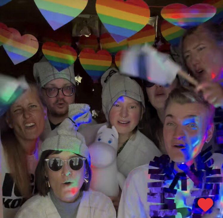 Do I need to say we have fun at the office <a href="/FinBotschaftDe/">Botschaft von Finnland in Berlin</a> ? The 🇫🇮❤️🇸🇪 love is palpable with our colleagues <a href="/Swebotschaft/">Botschaft Schweden</a> - WIR KOMMEN <a href="/Eurovision/">Eurovision Song Contest</a> ! 🪩🔥 #ErikaVikman #KAJ #ICHKOMME #barabadabastu (Hottest video session of this week, see below ⬇️)