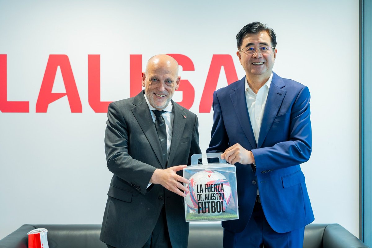 TeamChinaPR's tweet photo. President Song Kai met with Javier Tabas, president of LaLiga, discussing about the cooperation of LaLiga and the CFA to promote the development of Chinese football. 

This initiative aims to strengthen international cooperation and is committed to cultivating young talents. 

Tebas welcomed the delegation in Madrid.

#LaLiga