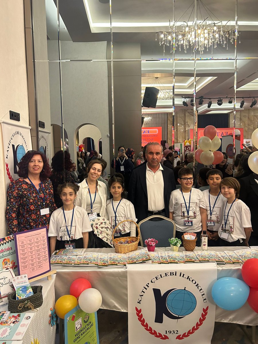 Minik yazarlarımızın heyecanlı gününde öğrencilerimizi sayın okul müdürümüz ve müdür yardımcımız yalnız bırakmayarak destek oldular📚✨#geleceğinyazarları <a href="/FatihilceMEM/">Fatih İlçe Millî Eğitim Müdürlüğü</a> <a href="/istanbulilmem/">İstanbul İl Millî Eğitim Müdürlüğü</a>