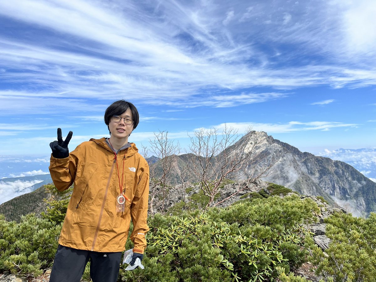 wwv1949's tweet photo. [部員紹介]
島田賢太
2年
創造理工学部

ワンゲルの次世代ブレーン。普段から優秀で、冬には五条悟になる。それ程に隙が無く、皆から頼りにされている。 https://t.co/XRTFHA44BY