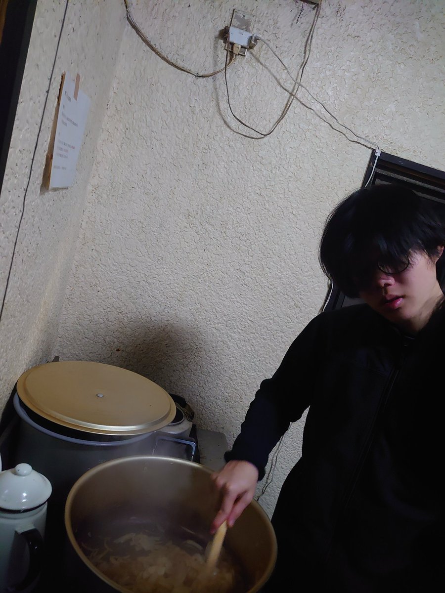 wwv1949's tweet photo. [部員紹介]
島田賢太
2年
創造理工学部

ワンゲルの次世代ブレーン。普段から優秀で、冬には五条悟になる。それ程に隙が無く、皆から頼りにされている。 https://t.co/XRTFHA44BY