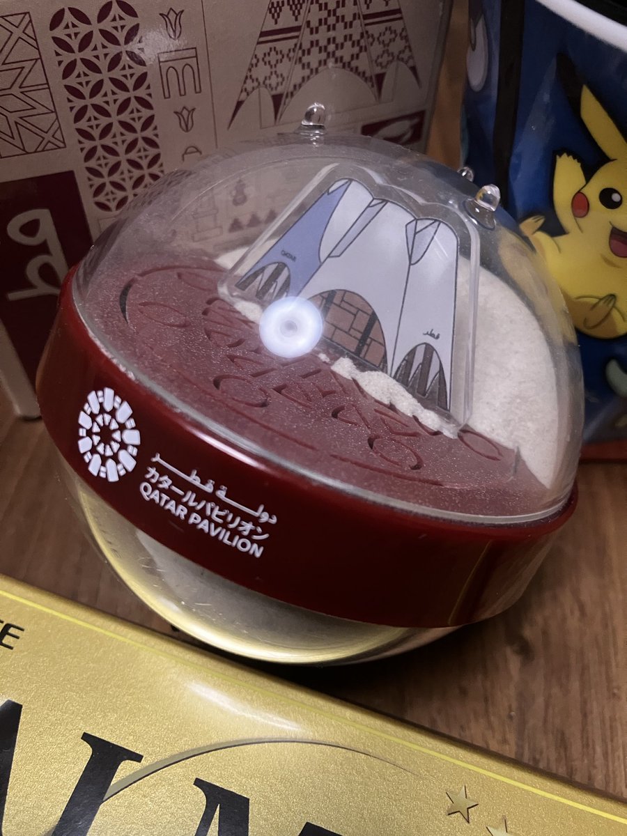 カタール館で購入した砂が落ちる置物。Xで見て、子も私も絶対欲しいっ