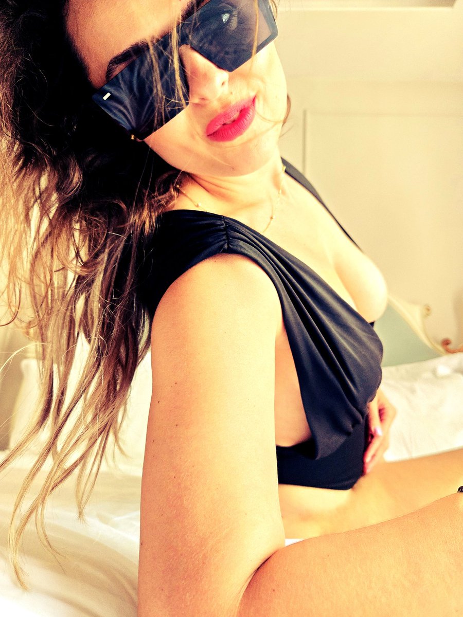 amonaphis's tweet photo. Bella Italia welcomed me with its gentle sun and the most positive vibe #vacation #italy #sunnyday #shortbreak #onlyfashion #onlyme #onlyfans https://t.co/HLdTp9lDiM