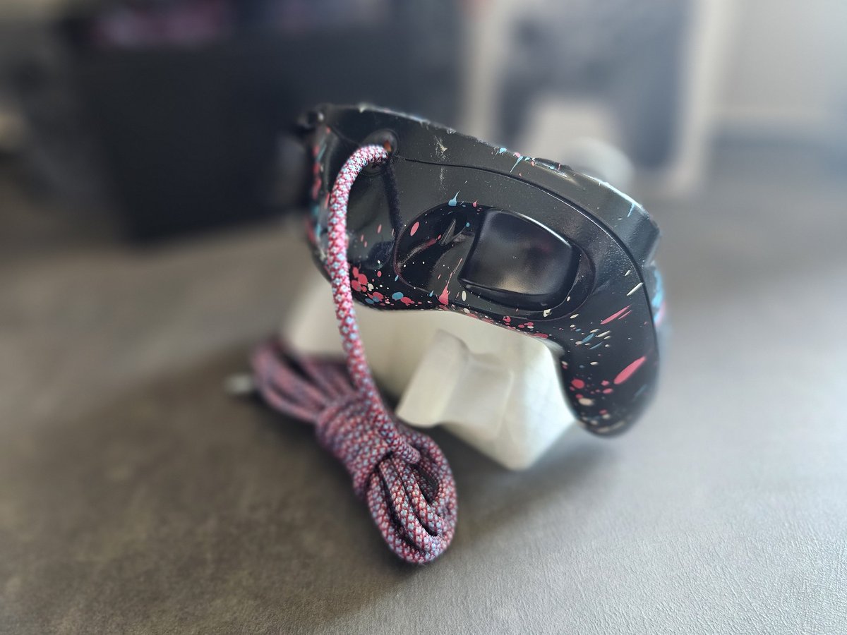 Yeah yeah yeah, still in it.
I'm just not that good at social media stuff.🙃🫡

Fully Modded T3

Snapbackmod &amp; New Potentiometers, Digital Triggers, Tactile-Z, Dyed Black Buttonset (OEM) and of course a fresh Paracord.

Want some? Holla!