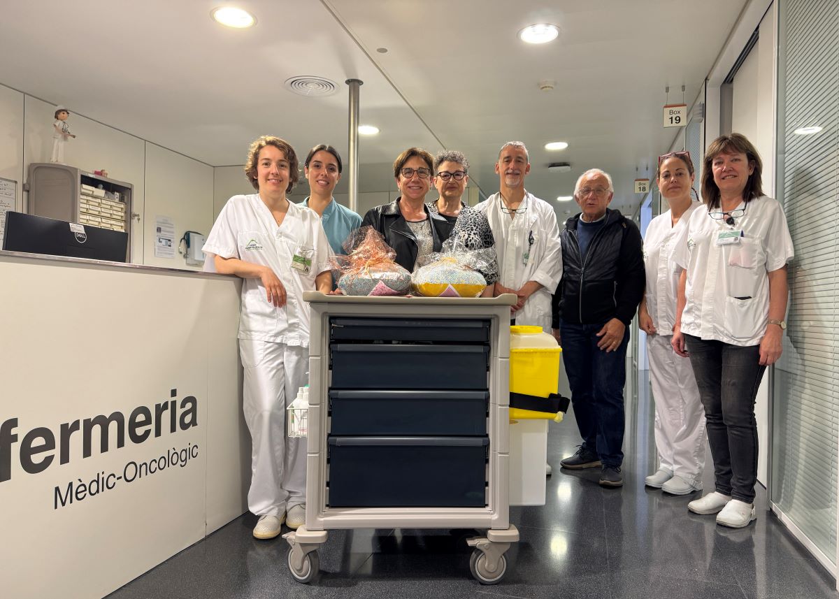 L'Oncolliga dona prop de 14.000 euros a l’Hospital d’Olot per a la compra de material 🏥i el finançament del nou jardí terapèutic 🌱projectat

La donació s’ha fet amb fons recollits a l’#Oncotrail2024

oncolligagirona.cat/oncos/oncotrai…