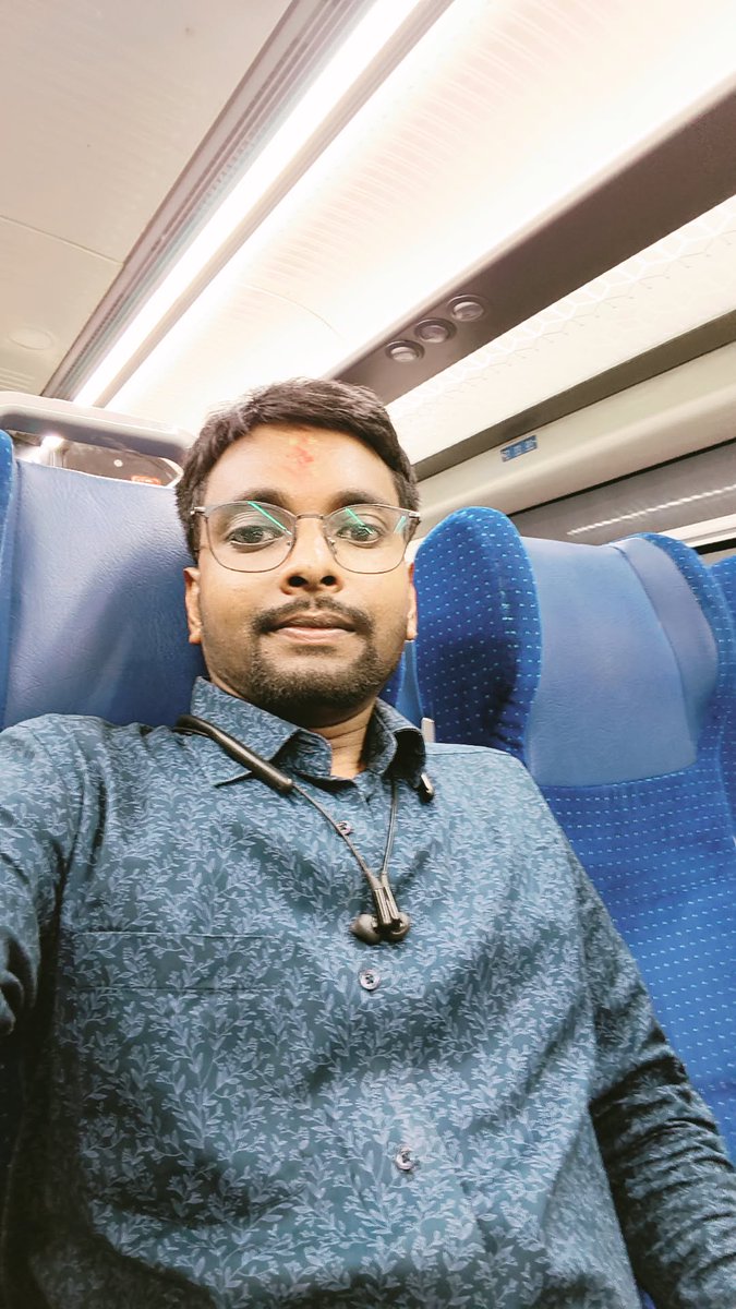 Lalan__official's tweet photo. भारत की सबसे तेज, आधुनिक, आरामदायक और सबसे लोकप्रिय ट्रेन #वंदे_भारत_एक्सप्रेस में जोधपुर स्टेशन से जयपुर तक यात्रा की।

वंदे भारत ट्रेन में आरामदायक एवं सुखद सफ़र के साथ साथ आधुनिक तकनीकी और उन्नत एवं बेहतर सुविधाओं की सराहना किए। https://t.co/Je7Nm53dUr