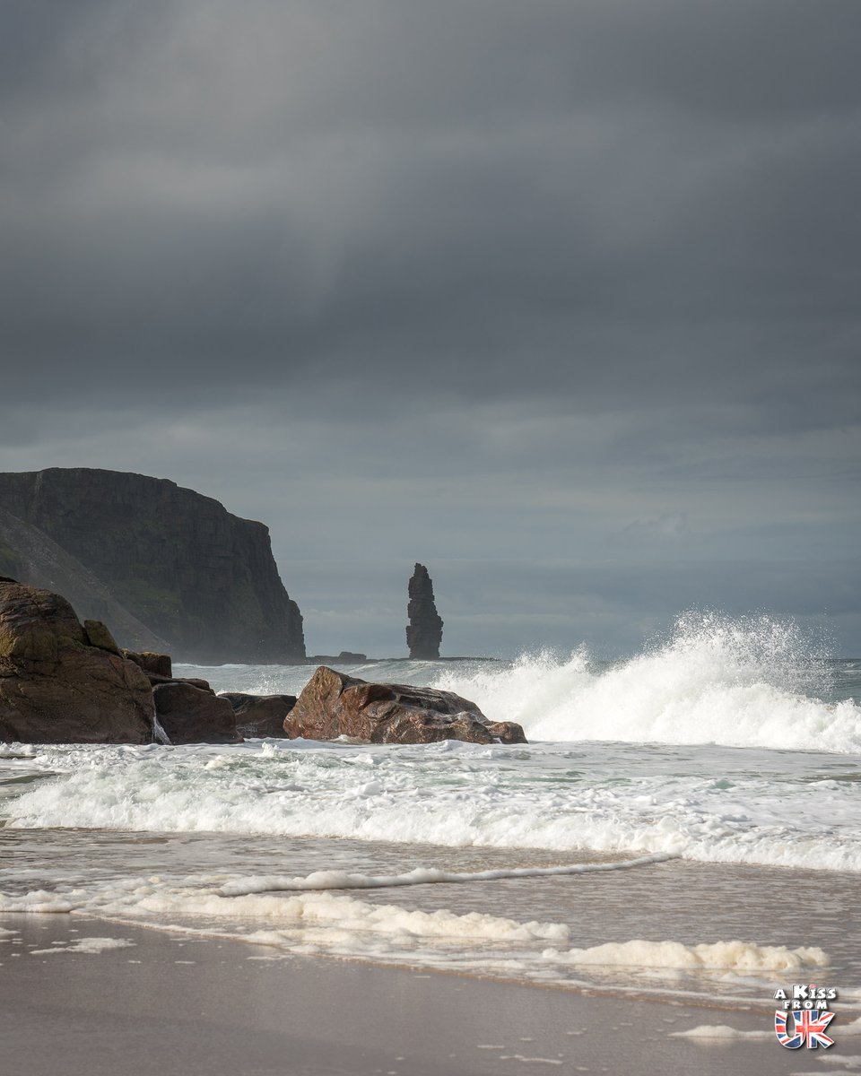 Sandwood Bay, dans le nord-ouest de l'Ecosse 😍🏴󠁧󠁢󠁳󠁣󠁴󠁿
Cette magnifique plage est considérée comme étant la plus isolée d'Ecosse, il faut en effet marcher 7 kilomètres pour rejoindre cette immense baie sauvage 🥾
➕ akissfromuk.com/visiter-le-sut…