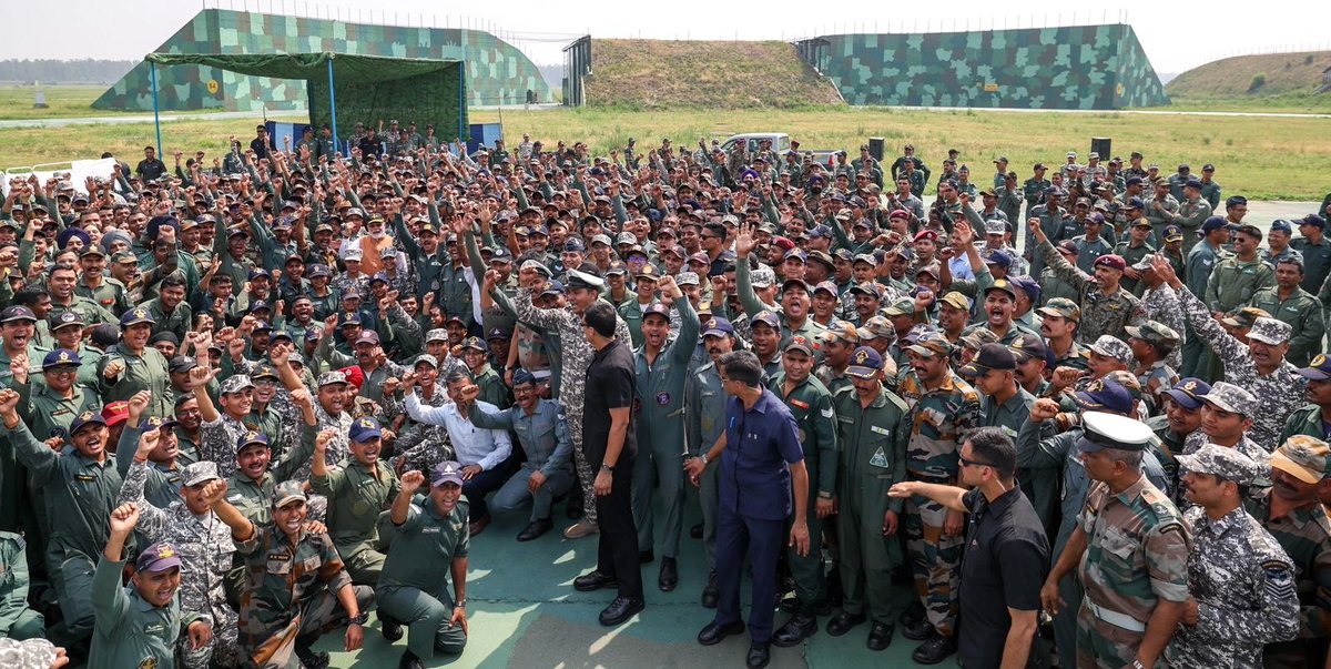 हर भारतीय अपने वीर जवानों के साहस और शौर्य पर अत्यंत गौरवान्वित है।

प्रधानमंत्री श्री <a href="/narendramodi/">Narendra Modi</a> जी ने आदमपुर एयरबेस पर वीर जवानों से मिलकर उनका हौसला बढ़ाया। हमारी तीनों सेनाओं और सशस्त्र बलों का पराक्रम दुनिया भर में आतंक के खिलाफ जीरो टॉलरेंस का पर्याय बना है।