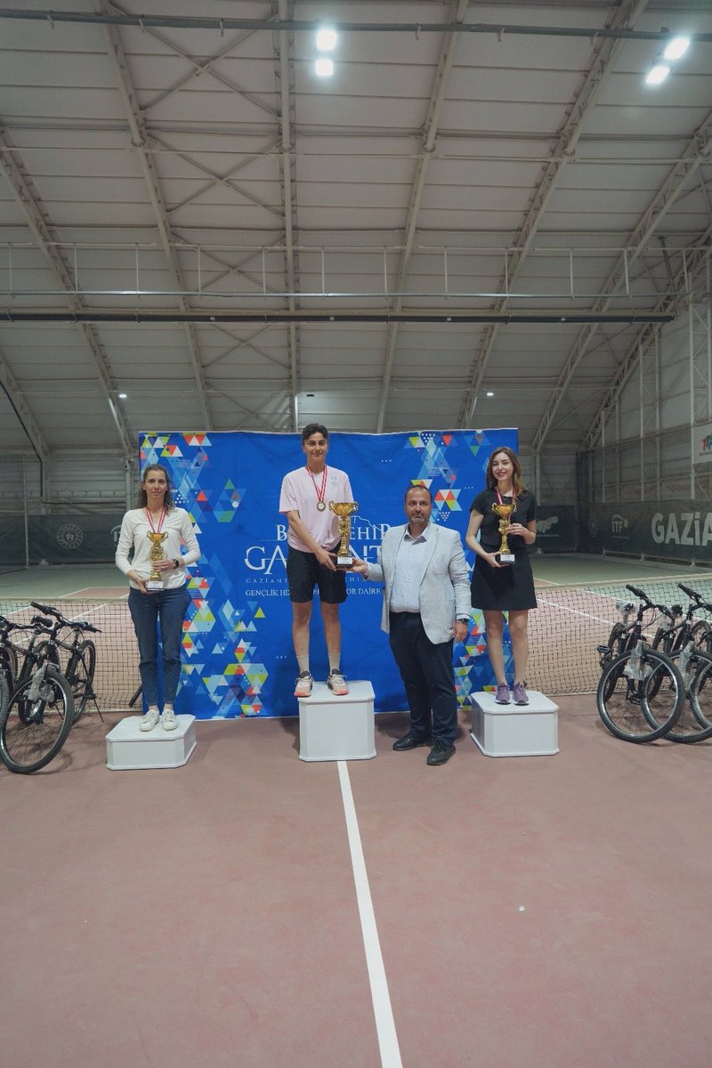 19 Mayıs Tenis Turnuvasına katılan tüm sporcularımıza teşekkür ediyor, dereceye girenleri tebrik ediyorum. 
<a href="/TTForgtr/">Türkiye Tenis Federasyonu</a>