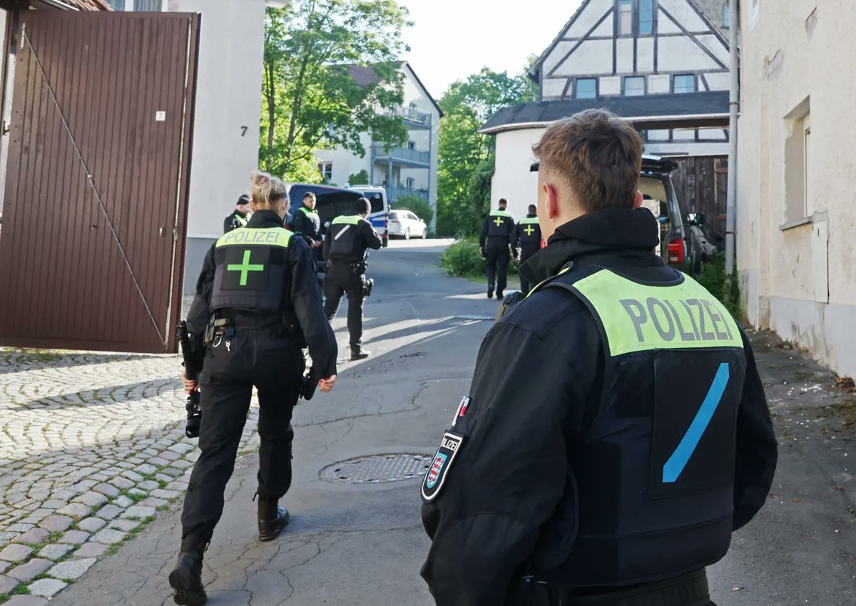 Germany bans right-wing extremist group in fresh crackdown bloomberg.com/news/articles/… via <a href="/kmatussek/">Karin Matussek</a> <a href="/mcnienaber/">Michael Nienaber</a>
