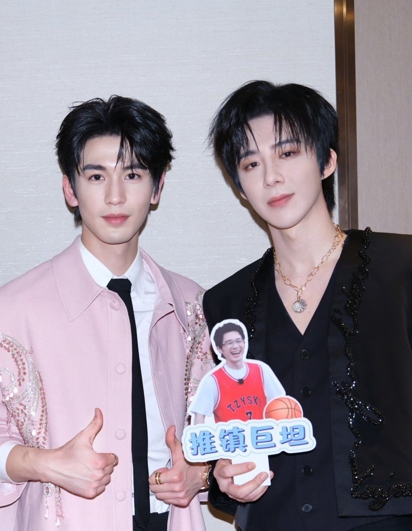 everydayzlh's tweet photo. #zhanglinghe shows his support for liu yuning's new drama, The Prisoner of Beauty, as it started airing today😄

xiao zhang bought 500 cloud packages for the drama😊 

#TheTruthS3 fams supporting each other🫶🏻 https://t.co/UtiEySf8br