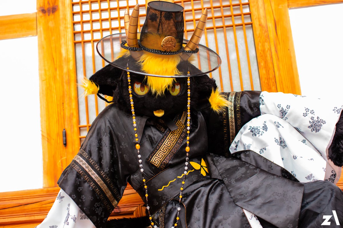 #FursuitFriday 

새침하고 치명적인 표정인거죠 이게

📸 <a href="/zhumook/">주묵 (朱墨)</a>