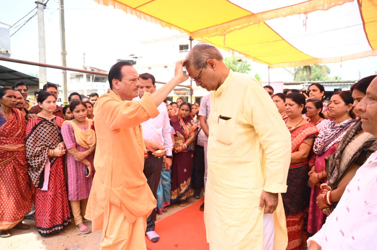 Kanak Vardhan Singh Deo (Modiji Ka Parivar) (@kvsinghdeo1) on Twitter photo Laid the foundation stone for the construction of a concrete drain from Luharpali Chhak–Dhumabhata Road to the residences of Belal Singh Dandasena and Gouranga Kharasela, extending up to the house of Miniketan Meher.
This initiative is aimed at improving local civic Laid the foundation stone for the construction of a concrete drain from Luharpali Chhak–Dhumabhata Road to the residences of Belal Singh Dandasena and Gouranga Kharasela, extending up to the house of Miniketan Meher.
This initiative is aimed at improving local civic