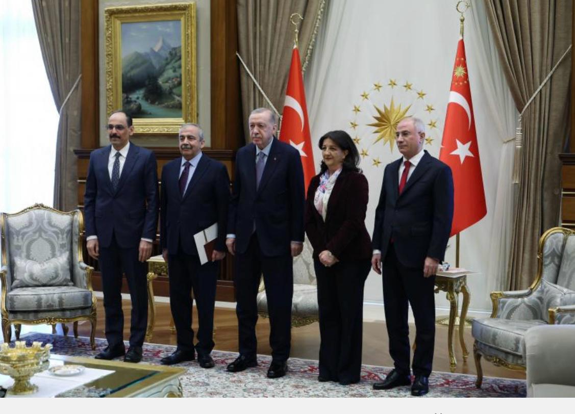 Saygıdeğer Barış Süreci Katılımcıları ve Destekçileri,

Ülkemizin huzuru, birlik ve beraberliği adına büyük bir adım atan, barış sürecini başlatan ve özveriyle yürüten herkese en içten teşekkürlerimi sunuyorum. Türkiye’nin geleceği adına ortaya koyduğunuz kararlılık, uzlaşı