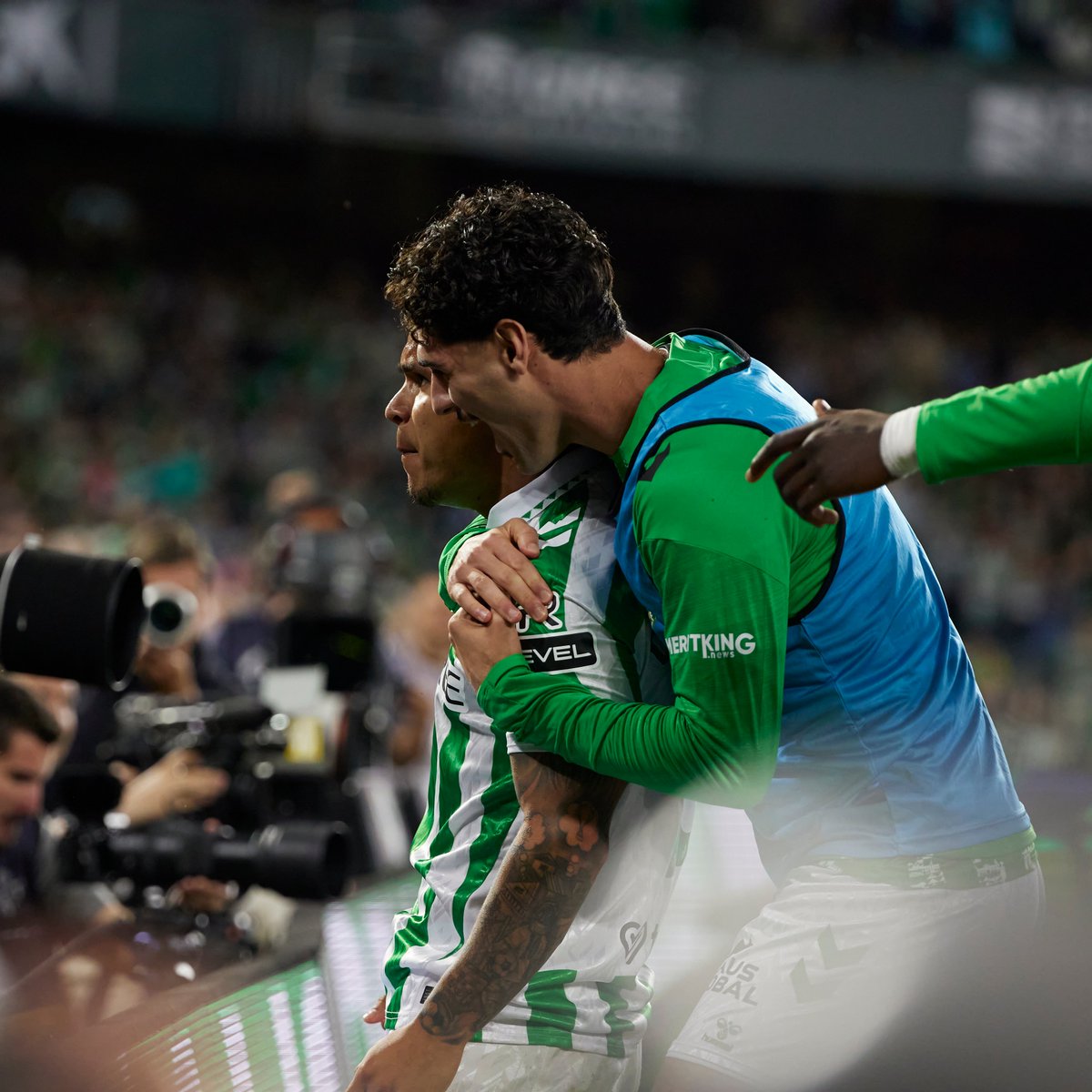 Entreno del <a href="/RealBetis/">Real Betis Balompié 🌴💚</a>, información sobre la final de la #UECL, tertulia con <a href="/manu_colchon/">Manu Colchón</a>, <a href="/JSM_Villalba/">JM Villalba</a>, <a href="/FranCamposv90/">Fran Campos Vázquez</a> y <a href="/alvaritomfs/">Álvaro Borrego</a>, entrevista a <a href="/rubencornejo14/">Ruben15</a>... 

📻 #OnceInicial (10:00h)💚

#YouTube ▶ youtube.com/watch?v=wnXDEh…

#RealBetisRadio ▶ realbetisbalompie.es/rtvbetis/direc…