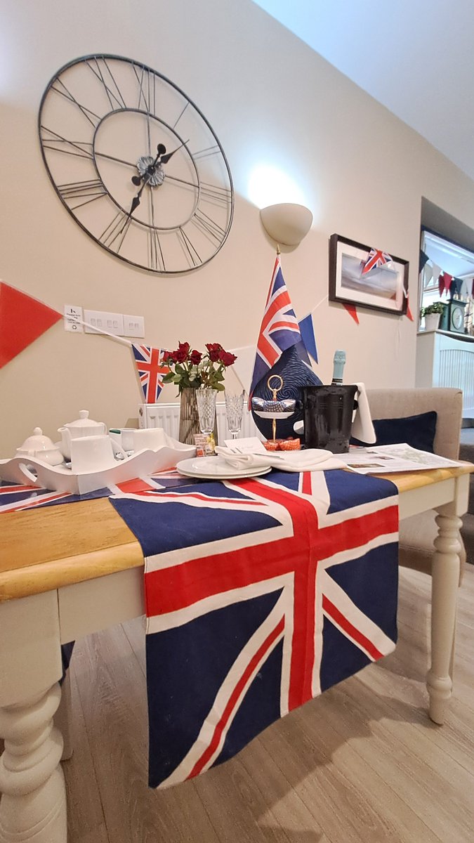 💬Fabulous second stay!♥️🇬🇧
Thank you so much for the delicious cakes and prosecco to celebrate VE Day – it was very special. We look forward to another stay very soon!
Eve &amp; Julia 10/5/25
♥️🇬🇧
#guestreview 
#veday80thanniversary 
#holidayhome
#returningguests 
#Ironbridge