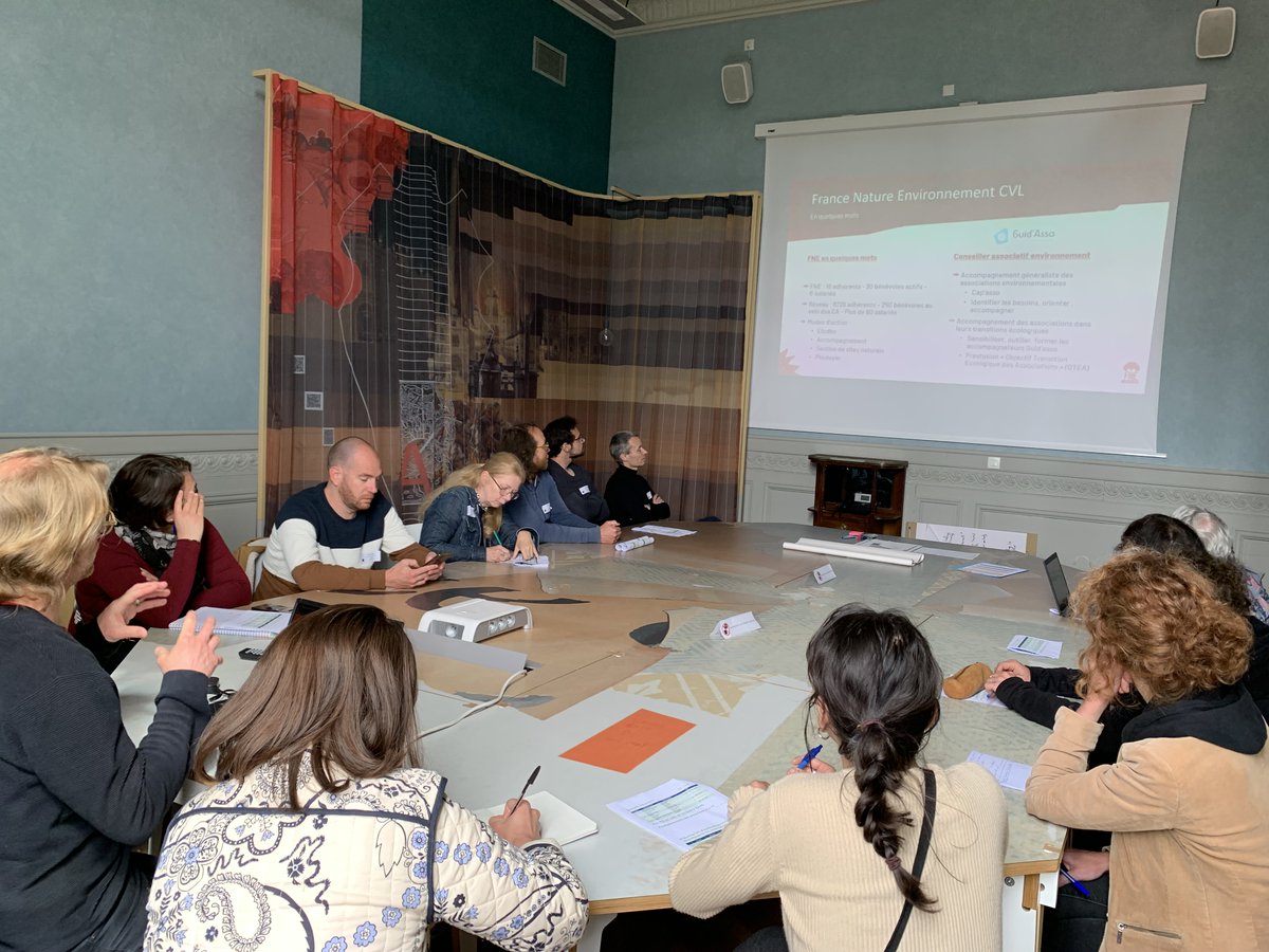 🌱 Rencontre régionale Guid'Asso

Plus de 80 acteurs du réseau Guid'Asso étaient présents mardi dernier à Orléans pour une rencontre dédiée à la Transition Écologique !

👉L'objectif : qu'ils puissent intégrer cet enjeu dans leurs missions d'appui auprès des associations.