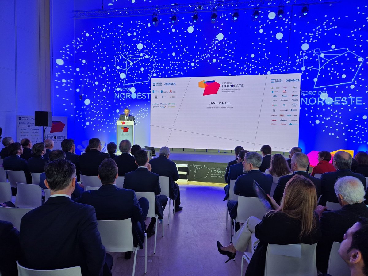 Da inicio al #ForoDelNoroeste Javier Moll, presidente de Prensa Ibérica. "Pretendemos que lo que aquí se diga resuene en toda España. Queremos tejer el futuro del noroeste"