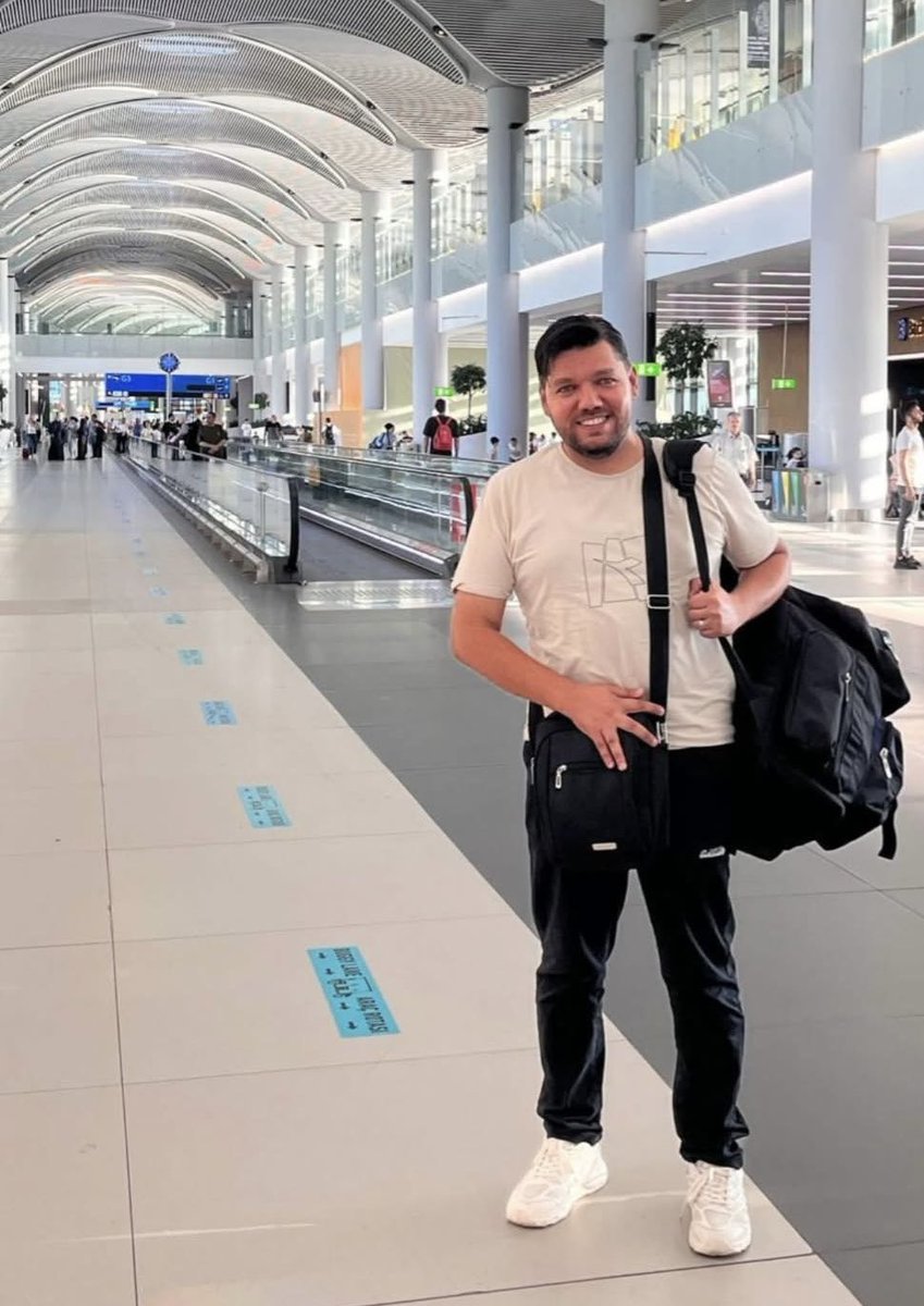 ما بين الصورتين، خسارة كبيرة يا غزة. خسارة كبير للبلاد والعباد. 

يمين الصورة: المعماري المهندس أحمد شامية. مدير كليه الهندسة في الجامعة الإسلامية. 
نشهد له بطيب الخلق وحسب المعاملة والاتزان والهدوء، نشهد الله أنك عشت خلوقاً ومت خلوقاً. 

يسار الصورة: حسن اصليح، لم يكن يوماً