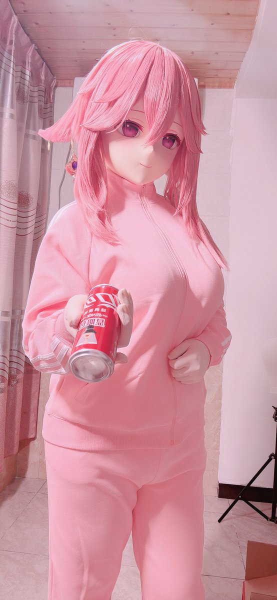 同学，发烧了喝点快乐水，好的包快的
怕太凉给你捂热了