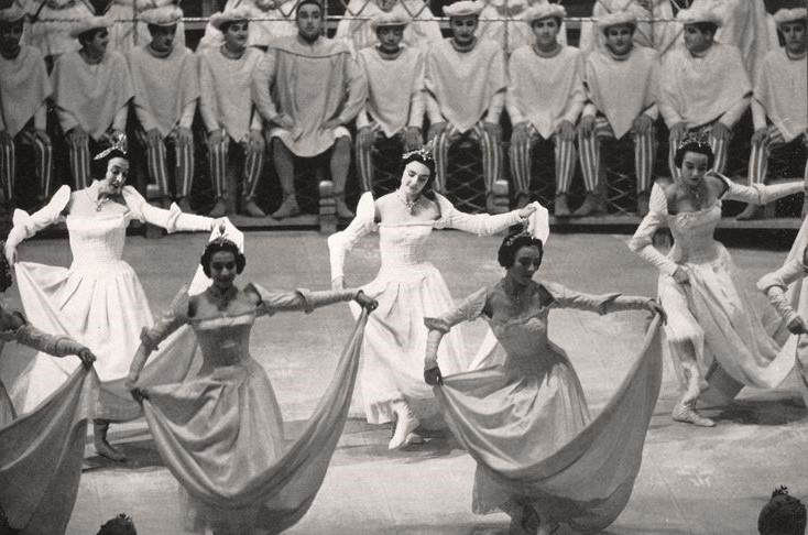 Richard Wagner - "Die Meistersinger von Nürnberg", 
Festwiese, Act 3
"Herr Je! Herr Je! Mädel von Fürth!
Stadtpfeifer, spielt, dass 's lustig wird!"

Bayreuther Festspiele, 1958