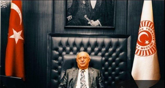 Türkiye'nin ve Şanlıurfa'mızın önemli şahsiyetlerinden Devlet Bakanımız Eyyüp Cenap Gülpınar’ı vefatının sene-i devriyesinde rahmetle ve minnetle anıyorum. 

Ruhu şâd, mekânı cennet olsun.