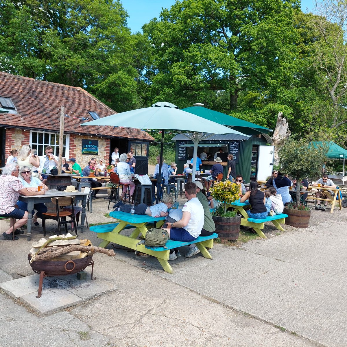 CRTWildlife's tweet photo. What a gorgeous day in the sunshine at the Old Dairy open day at Pierrepont Farm in #Surrey this weekend! Thank you to everyone who visited! We're looking forward to the next one already.#pierrepontfarm #artworkday #artandcrafts #supportlocalartists #farnhamcrafts https://t.co/kylkVKyQ2g