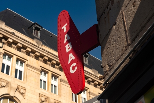 Martinuzzi_fils's tweet photo. L'aide à la sécurité des tabacs évolue avec des exigences précises pour les installateurs de sécurité 🔒. Les exploitants peuvent bénéficier jusqu'à 10 000 € pour sécuriser leurs établissements, mais la qualité de l'installation est primordiale. Les installateurs doivent (1/4) https://t.co/KyMN0TQJOd