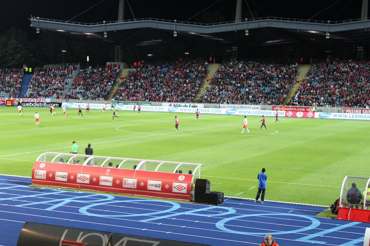 DisplayLedman's tweet image. As a leading manufacturer of high-impact LED perimeter advertising systems, we specialize in bringing the energy of football matches to life! ⚽

👉 DM us or visit ledman.com for a tailored solution!

#StadiumTech #SportsInnovation #LEDAdvertising #FootballBusiness