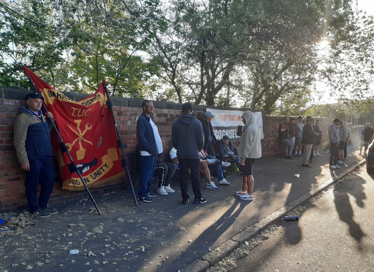 RotherhamTUC (@rotherham_tuc) on Twitter photo Unite Veolia picket line this morning in Sheffield with walking 'barrier' stopping wagons leaving. Nearly a full year on strike & still solid.
<a href="/unitetheunion/">Unite the union: join a union</a> Unite Veolia picket line this morning in Sheffield with walking 'barrier' stopping wagons leaving. Nearly a full year on strike & still solid.
<a href="/unitetheunion/">Unite the union: join a union</a>