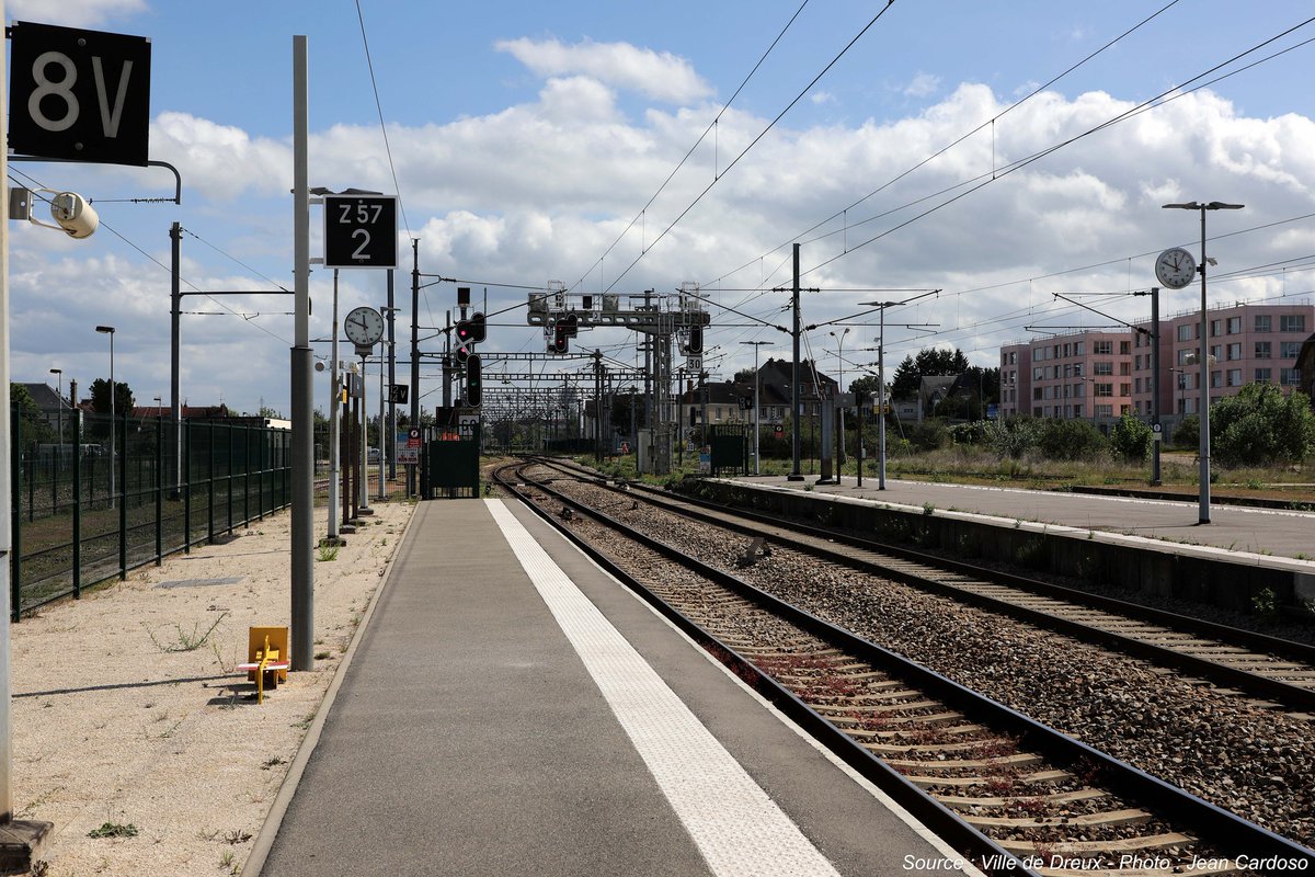 Le poste d’aiguillage de #Dreux, en service depuis 46 ans, se modernise. Il sera remplacé d'ici fin mai par un système informatisé. Un « saut technologique » pour la gare et ses usagers.
➡ dreux.com/actualites/gar…
#transport #train #gare