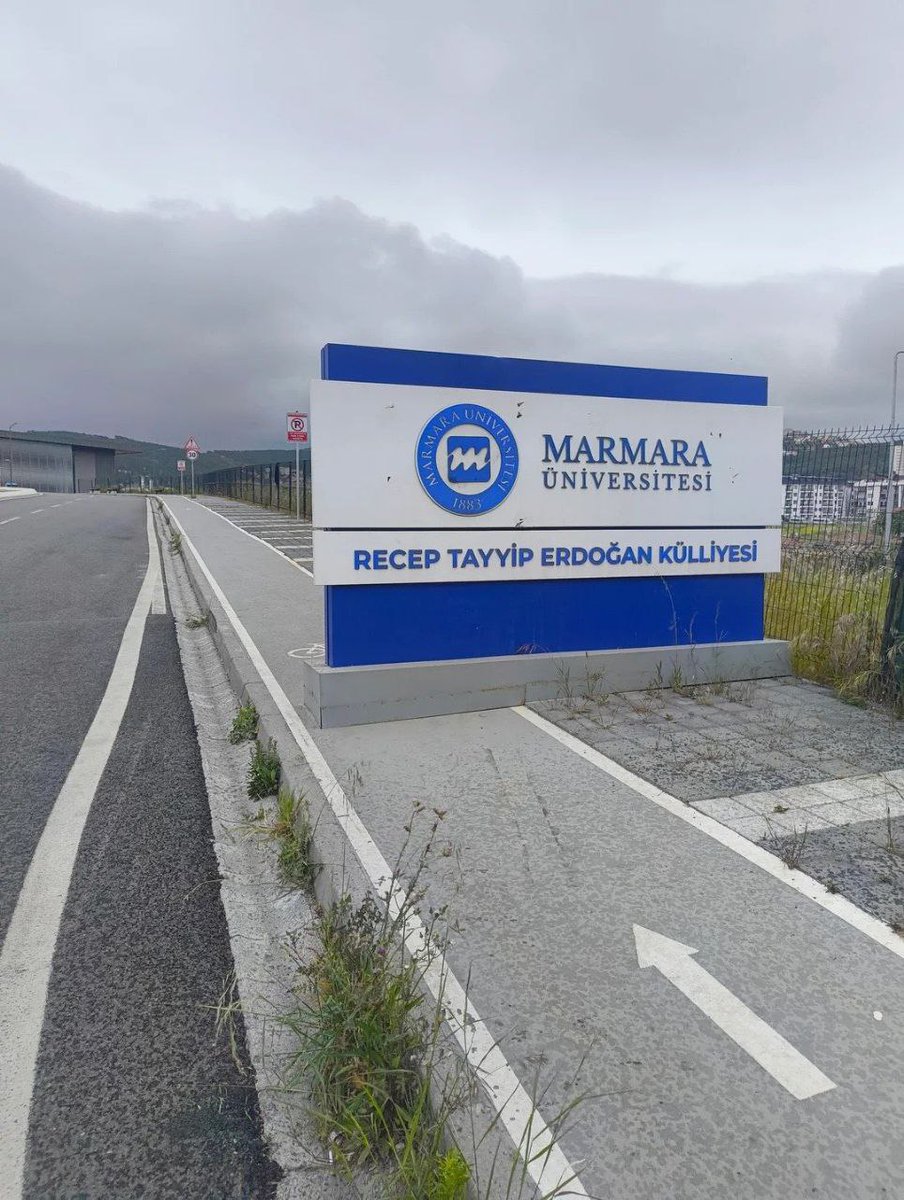 Marmara Üniversitesi'nde bulunan bir bisiklet yolu