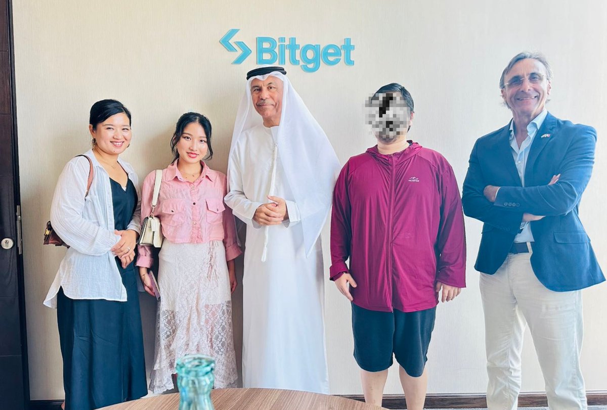 BitgetMENA's tweet photo. 🇦🇪 #Bitget Clubmeeting 

في يوم 10 مايو، استقبلنا نخبة من المتداولين والشركاء في مكاتبنا بمدينة دبي ضمن لقاء Bitget الخاص 🌟
يوم مميز جمعنا فيه:
💼 تبادل أفكار قيّمة
📈 مناقشات استراتيج��ة
🤝 فرص تعاون مستقبلية
كل ذلك تحت سقف واحد، بروح Bitget 👌

شكرًا لكل من حضر وأسهم في إنجاح هذا اللقاء، وساهم في رسم ملامح مستقبل التداول في المنطقة العربية!

تابعونا للمزيد من الفعاليات القادمة 👀
#Bitget #BitgetMENA #لقاء_Bitget #دبي #مجتمع_الكريبتو #تداول_بذكاء_وعِش_أفضل