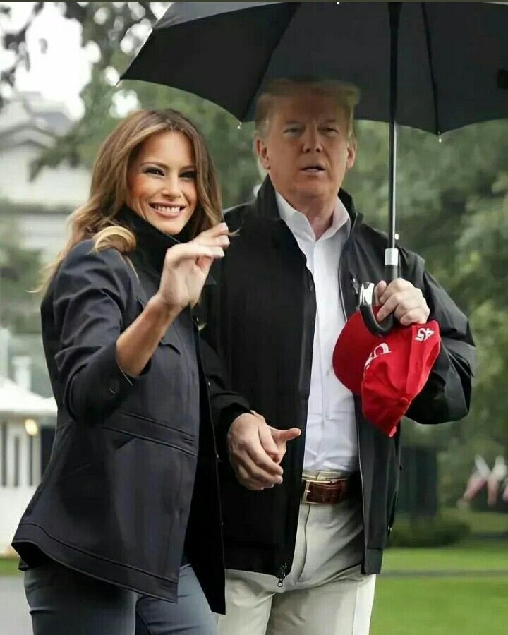IvankaNews_'s tweet image. Drop a❤, if you do love President Trump and our beautiful First Lady Melania Trump!!