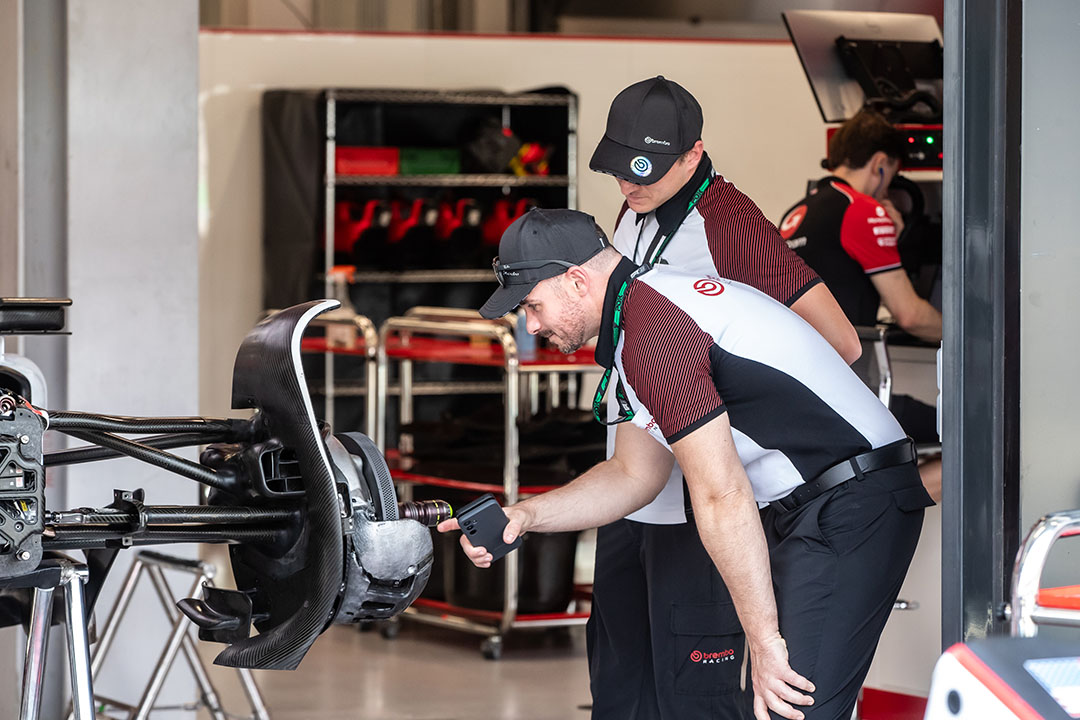 During the Emilia Romagna GP, F1 drivers experience a maximum deceleration of 4.1 g when approaching Rivazza and apply a load of 145 kg on the brake pedal. The braking power is 2,026 kW.