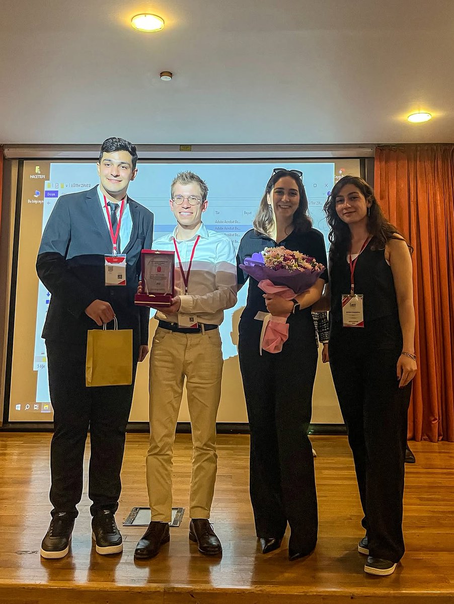 Hacettepe Üniversitesi İlköğretim Bölümü Topluluğunun davetlisi, eğitim zirvesinde konuşmacıydım. Matematiği, dijitalleşme ile beraber eğitim öğretimdeki değişimleri konuştuk. Zamanını ayıran kıymetli hocalarıma, sizlere ve eşlik eden eşime (<a href="/yamopucinowsky/">Yağmur</a> ) çok teşekkürler ❤️