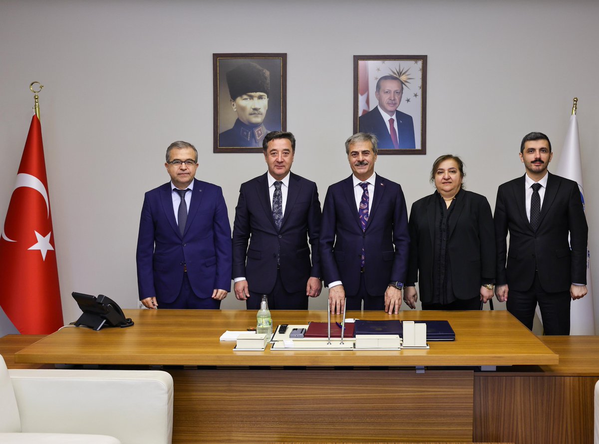 SGK İl Müdürü Erhan Çavuş ve yardımcılarını Sosyal Güvenlik Haftası kapsamında Büyükşehir Belediyemizde ağırladık.
Misafirlerimize ziyaretleri için teşekkür ediyor, çalışmalarında başarılar diliyorum.