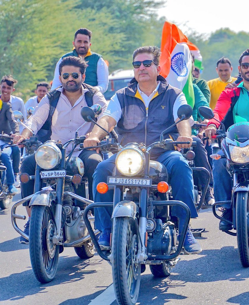 Rohit_saran_'s tweet image. चौधरी साहब को  जन्मदिन मुबारक!
         @Barmer_Harish
#HarishChaudhary