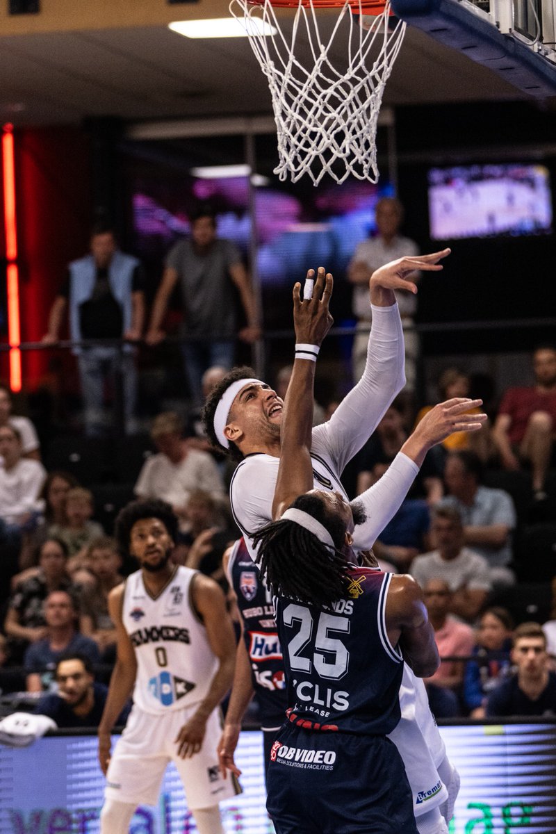 Playoffstime = hammertime. Vanavond staat in de kwartfinale de eerste game op het programma. Om 20.00 uur treft <a href="/LandstedeBasket/">Landstede Hammers</a> <a href="/ZZLeiden_Online/">ZZLeiden Online</a> in Leiden. Donderdag spelen we thuis, dan  om 19.30 uur.

Jij steunt The Hammers toch ook?

#hammertime #landstedehammers