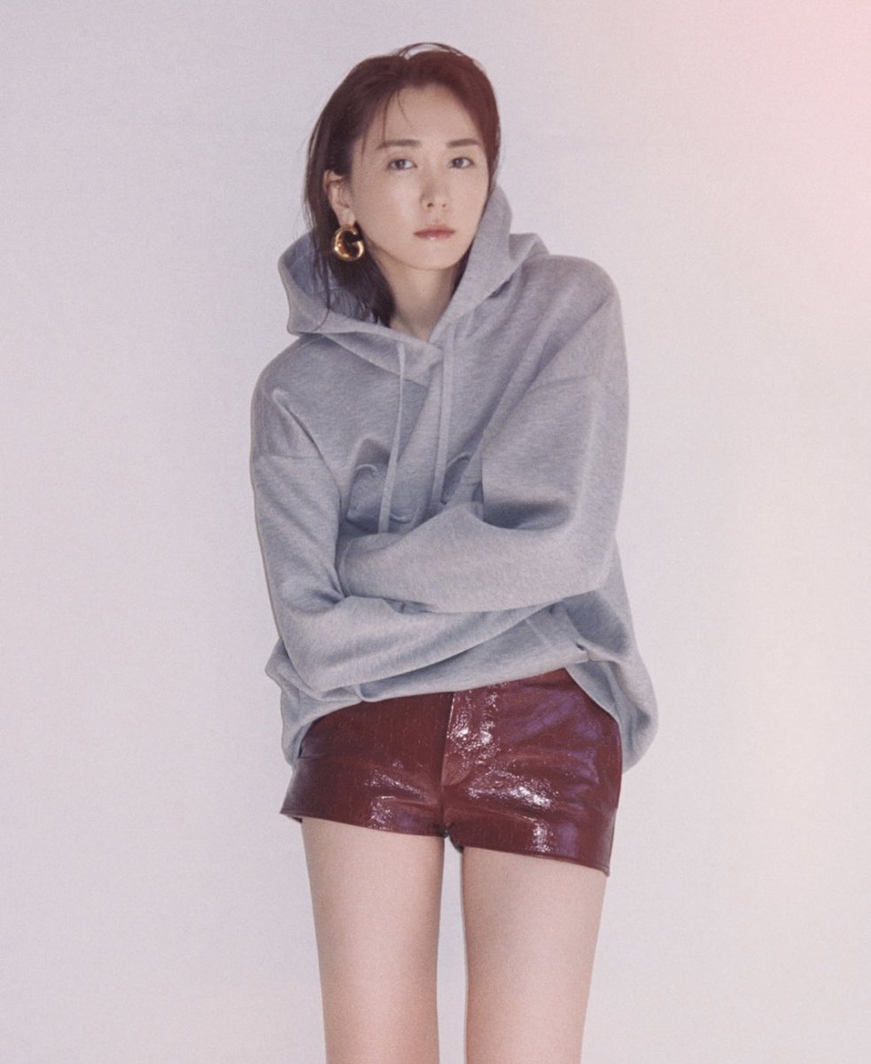 RlhEIv0lS_IYlqZ's tweet photo. スタイル抜群の新垣結衣さんが今も続けてる腰振り腹筋これだ。30秒で腹筋100回分の効果って言ってたけど、横腹にも痛いほど効いてくびれやすくなる↓ https://t.co/EuIg48EHYT