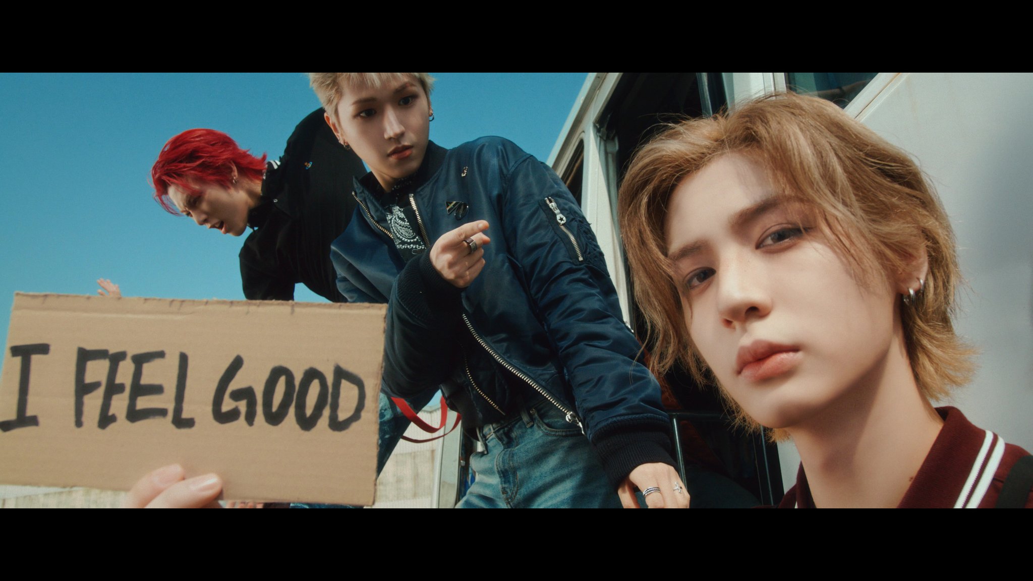 Gq0MsfVbAAAidBa.jpg:large