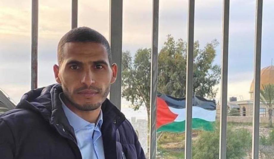 helanpal's tweet photo. في التغريبة الفلسطينية رثى علي شقيقه حسن قائلًا: "حسن أيها الشاب النبيل الذي ظلمناه وأنصفته الأرض. 

لا تنتهي التغريبة، ولا ينتهي ظلمنا لحسن، وما زالت هذه الأرض تحاول في إنصافه.

لا نقول وداعاً بل نقول الى اللقاء...
الى رحمة الله يا حسن.. https://t.co/TAIO2A8ied